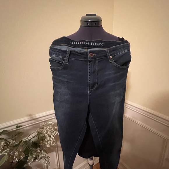 Article of Society Distressed Destroyed Cropped Stretch Jeans Size 10 - Picture 2 of 5